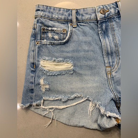 Zara Distressed High Waisted Zip Fly Denim Shorts Size 6 - Picture 5 of 11